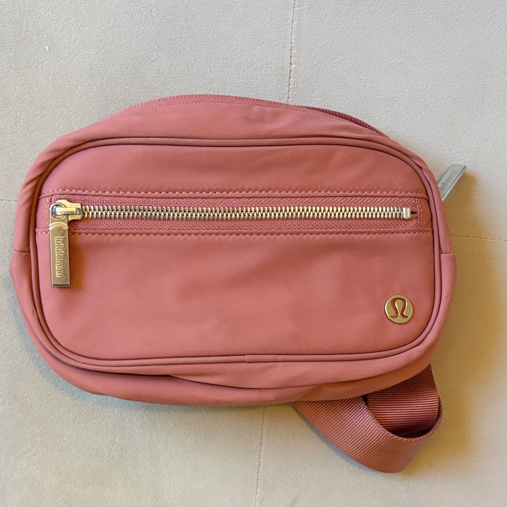 lululemon athletica Rose Crossbody Bag